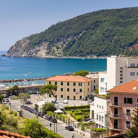 Cinque Terre Moneglia