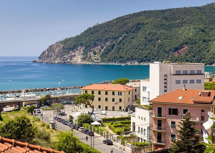 Cinque Terre Moneglia